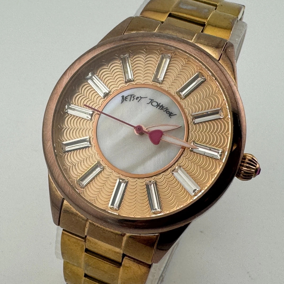 BETSEY JOHNSON \