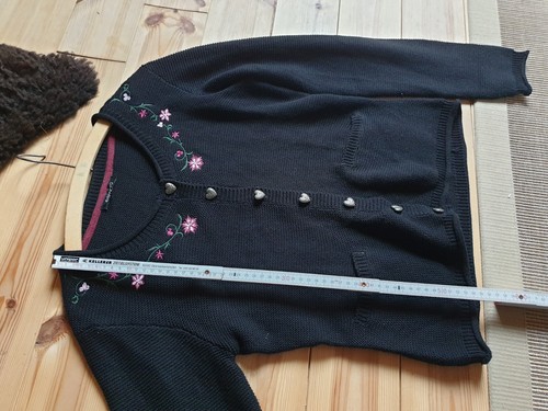 Esmara Süße Trachten Strickjacke Gr. 38 / 40 Schwarz mit Blumen bestickt - Bild 7 von 13