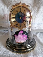 Hermle Mosiężny obrotowy zegar stołowy wahadłowy ze szklanym ukorzeniem z kryształami swarowskiego