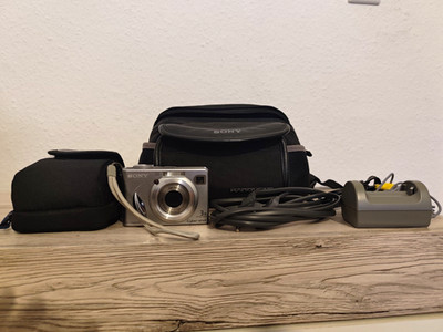 Sony Cyber-shot DSC-W5 Kompaktkamera 5,1MP 3x Zoom 2,5'' silber Set