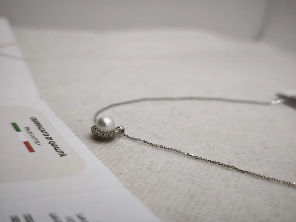 Collana con Perla Naturale In Oro Bianco  9 Kt Contornato Da Zirconi - Immagine 3 di 4