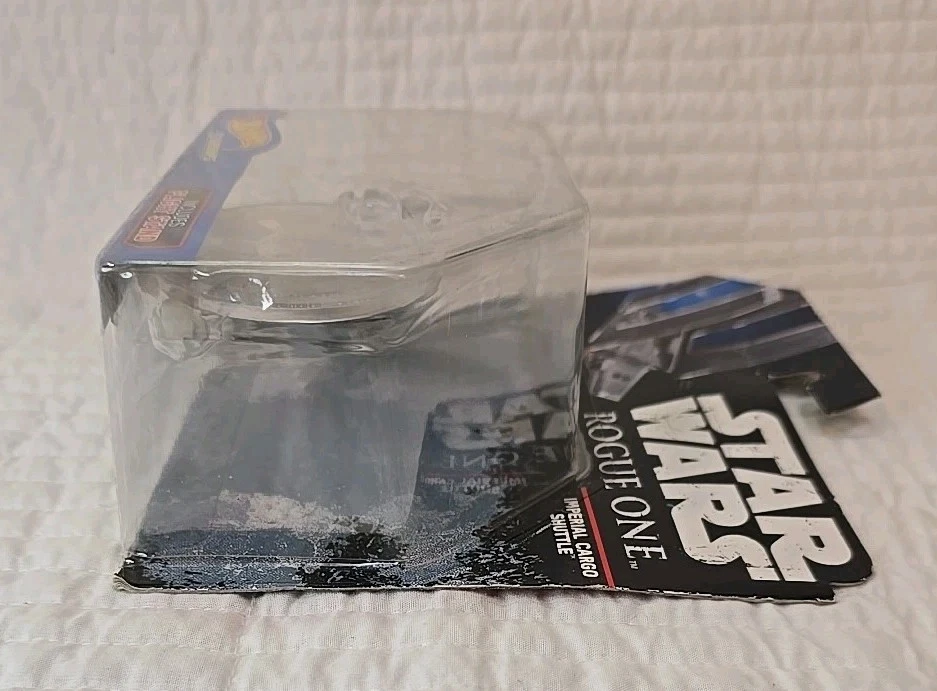 NOVO Mattel Hot Wheels Star Wars Starships Imperial Cargo Shuttle Rogue One DXF00 - Imagem 3 de 4