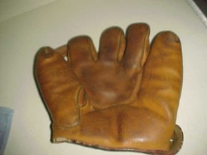 BASEBALL GLOVE - U S ARMY 1946 - GREAT split finger in  SUPER CONDITION