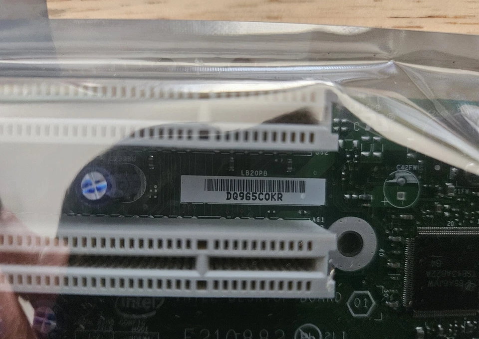 New Intel Desktop Board DQ965CO LGA775 BTX Motherboard, D34641-507 - Image 3 of 4