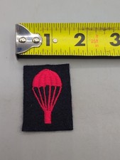 Parachute rouge Royal Marine Commando britannique sur écusson tissu bleu foncé
