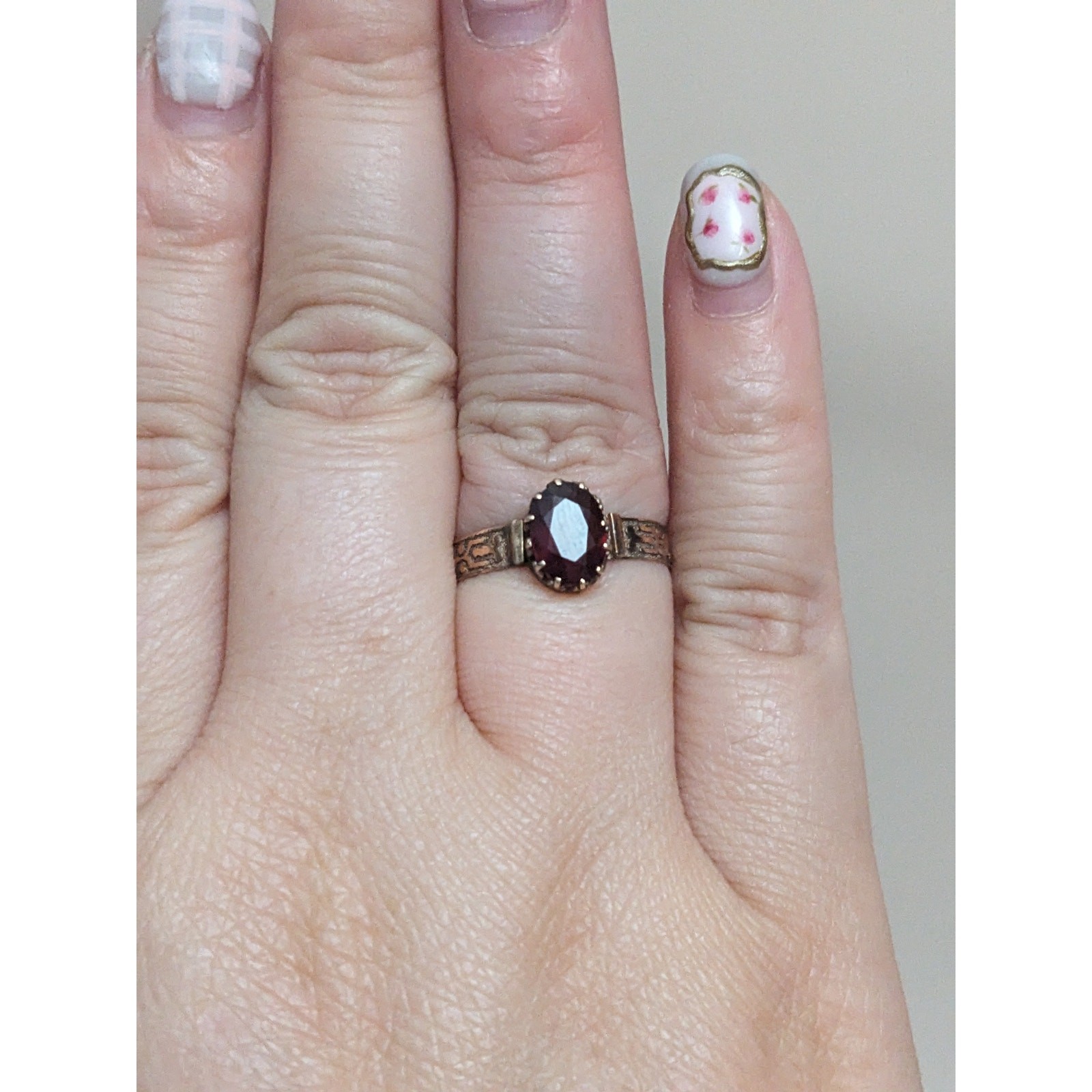 Vintage Unmarked 10k Rose and Yellow Gold Engraved Ring with Garnet Size 6.5