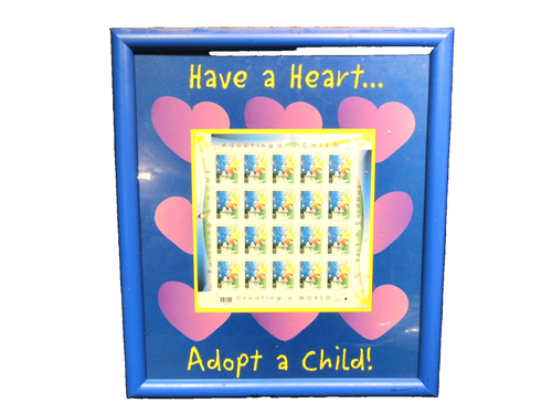 USA 3398 SCHEIBE MIT 20 BRIEFMARKEN ADOPTIEREN EINES KINDES 13 x 15 gerahmt - Bild 1 von 4