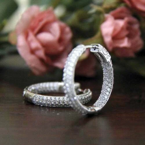 Conjunto de aretes tipo argolla pavé de zafiros redondos de 1,00 quilates creados en laboratorio en oro blanco sólido de 14 k Foto 3 de 4