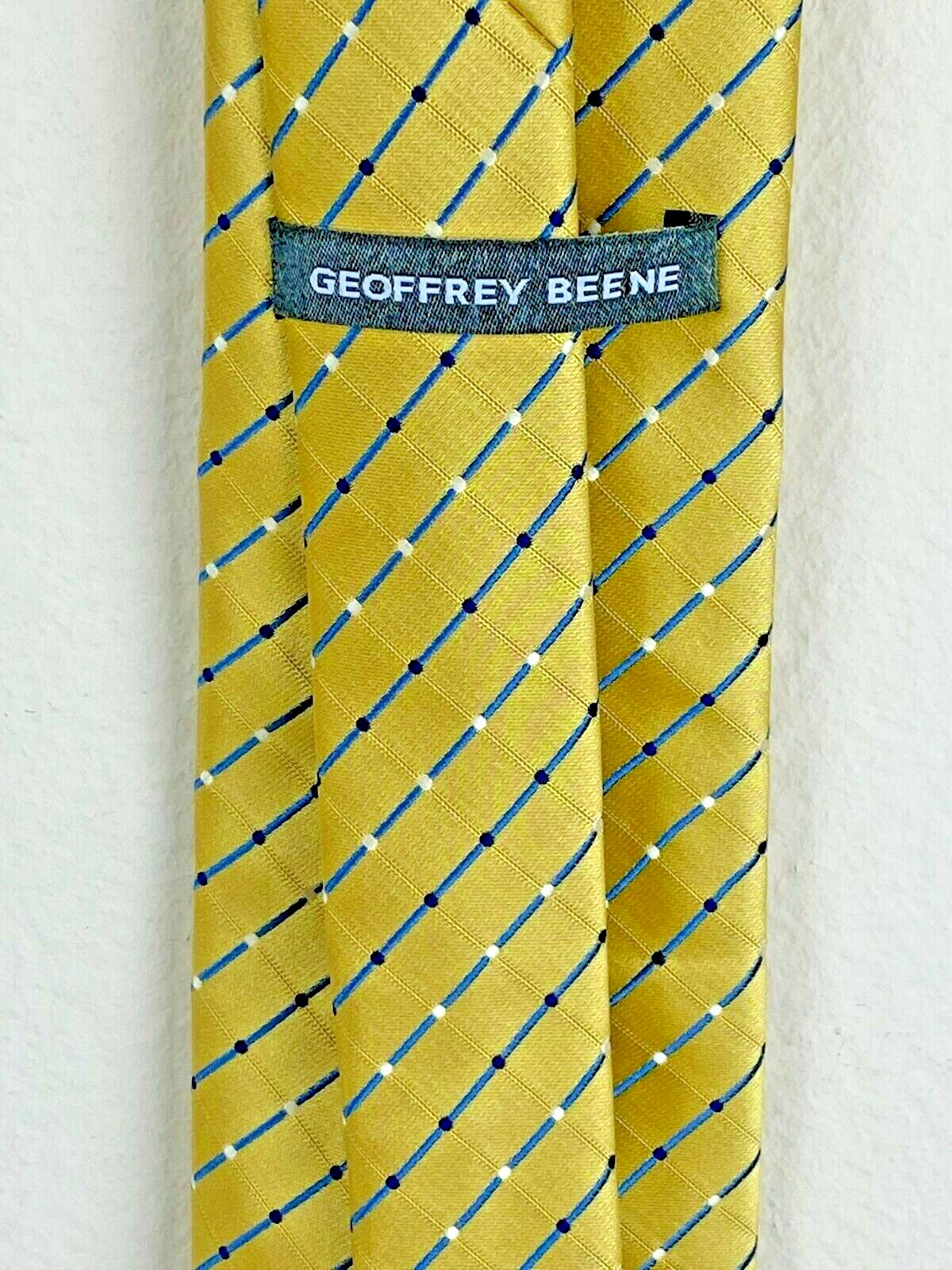 Geoffrey Beene Men's Yellow Classic Neck Tie Satin Diamond Design 56' x 3"