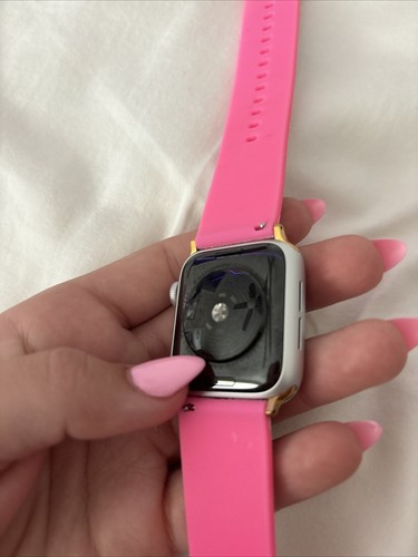 Apple Watch SE (2022) 40mm Starlight Aluminum Case with Sport Band, S/M (GPS... - Picture 5 of 6