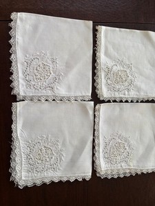 4 VINTAGE WHITE COTTON CUTWORK LACE EDGED NAPKINS