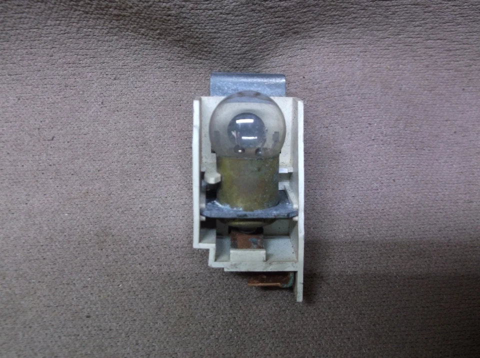 Mercury Cougar GT 1971 1972 1973 Ford Mustang Boss 351 bajo tablero luz de cortesía Foto 2 de 4