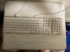 Apple A1048 Wired USB Keyboard - White used 