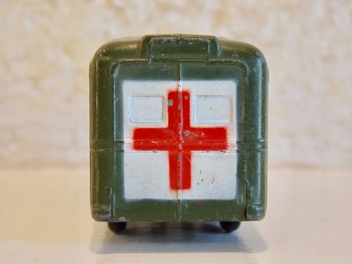 Vintage 1944 WWII Dinky Toys Diecast British Army Daimler Ambulance #624 England - Picture 6 of 13