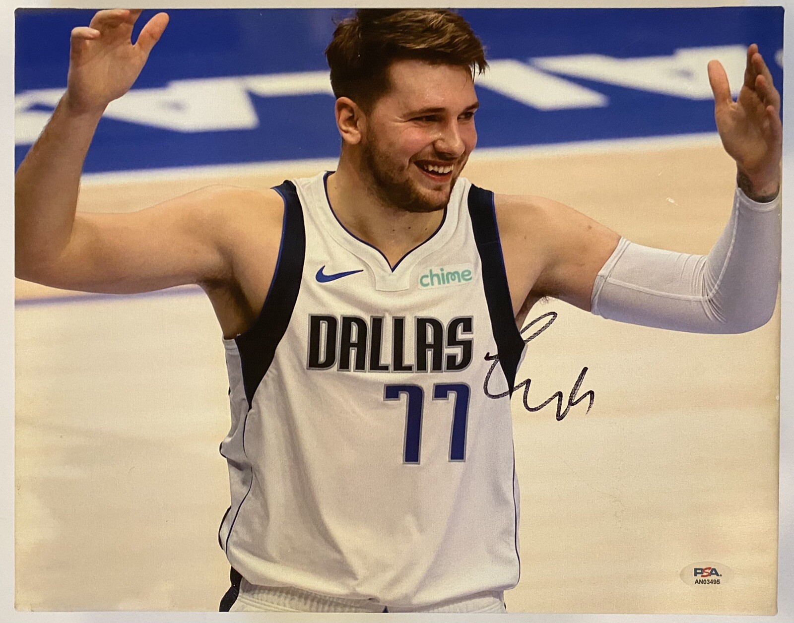 Luka Doncic Autographed Signed Dallas Mavericks / 11x14 Canvas PSA LOA Lakers Auto 