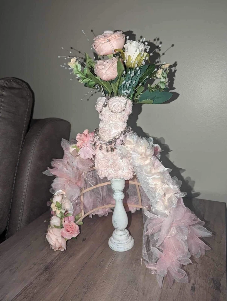 Centro de mesa corsé. Maniquí de ducha nupcial hecho a mano. ÚNICO. 18 pulgadas de alto. Foto 3 de 4