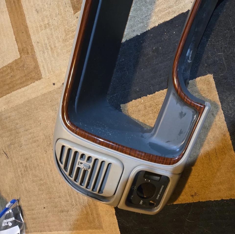 Cuadro de instrumentos Cadillac Escalade 1999-2000 tablero bisel madera grano 95-00  Foto 2 de 4