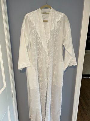 Vt Amanda Rich, White Eyelet Lace Robe, Duster, Cotton, made in USA, one size