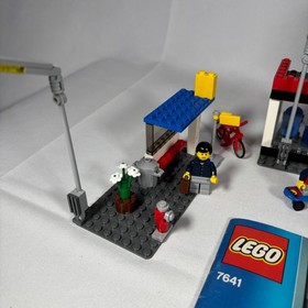 LEGO City 7641 City Corner Complete Retired No Box Bike Shop Pizza