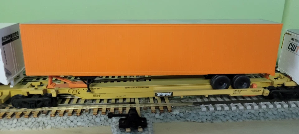 Walthers HO 263' 5-Unit All Purpose Spine Car TTAX #79876 With Trailers - Image 4 of 4