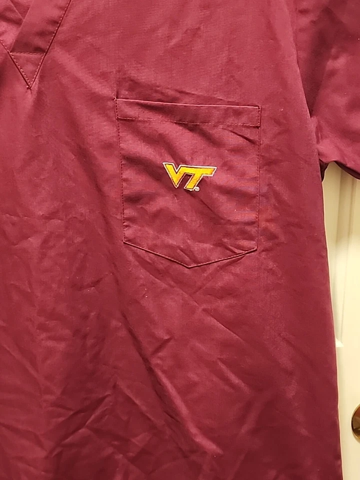 Blusa Médica Virginia Tech Granate, Bahía Ancha Talla Mediana Para Mujer, Manga Corta Foto 4 de 4