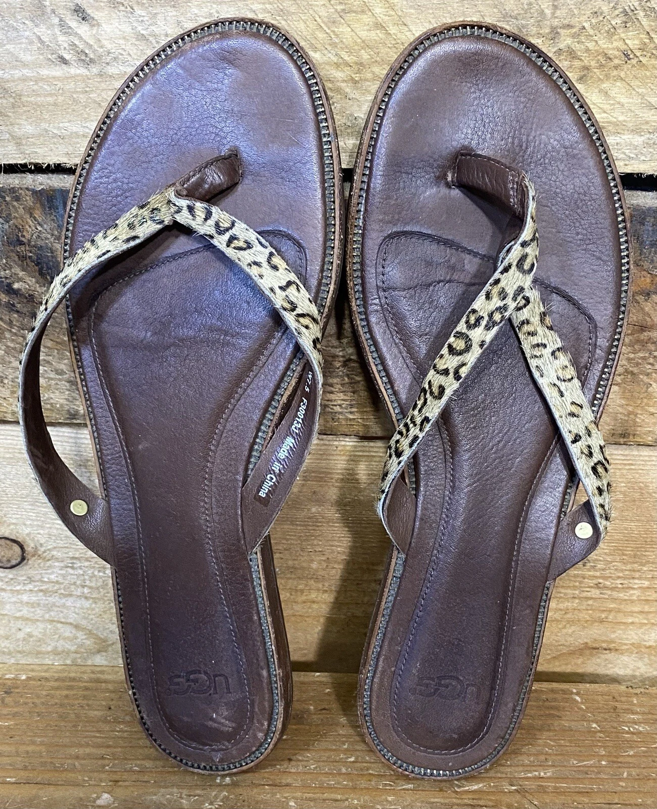 Sandali perizoma Ugg F30013J stampa leopardata in pelle infradito taglia 7 5 scarpe estive