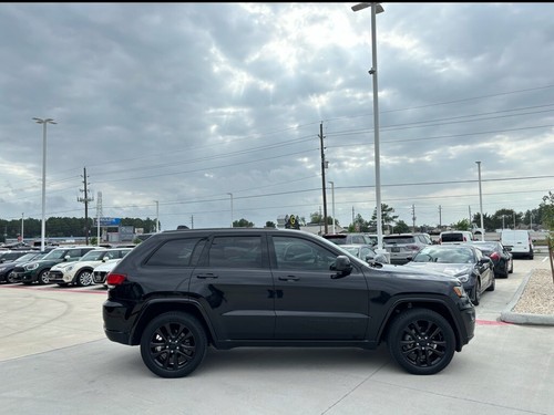 2018 JEEP Grand Cherokee LAREDO - Picture 7 of 30