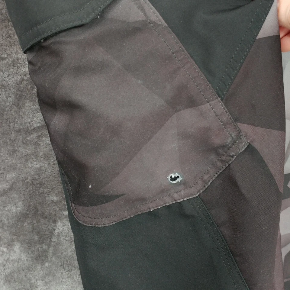 Pantalones Cortos The North Face X REEF Cryptic Board Para Hombre Medianos Ajustables Negros Grises Foto 4 de 4