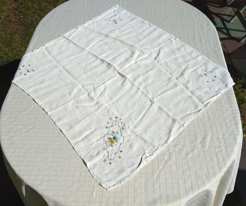 Table Linens Lot (4) Ps Tablecloths & Runner Handmade Embroidered X Stitch VTG - Picture 10 of 12