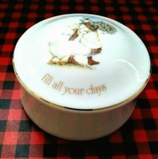 VINTAGE 1981 HOLLY HOBBIE LARGE ROUND PORCELAIN JEWELRY TRINKET BOX RETRO CHIC