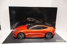 1:18 Jaguar F-Type SVR Coupe Firesand Metallic DAMAGED