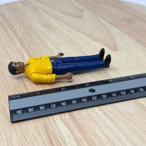 Bruder CAT Construction Worker Articulated Action Figure Yellow - Picture 5 of 5