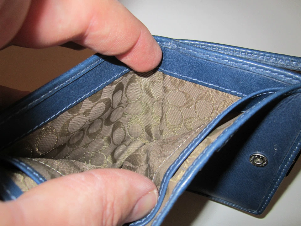 PREOWNED LOT OF A COACH WALLET/KATE SPADE PHOTO ALBUM/ENZO ANGIOLINI WALLET - Image 2 of 4