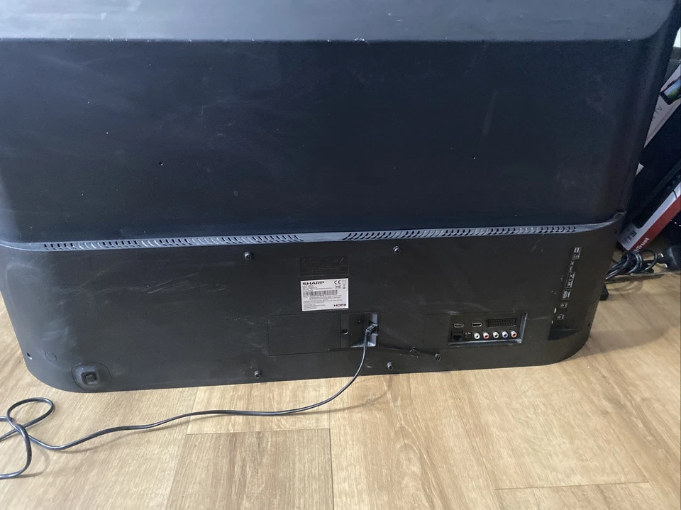 Sharp 2T-C40BG2KE1FB 40BG2KE 40" Smart HD LED TV *Smashed Screen* - Image 4 of 4