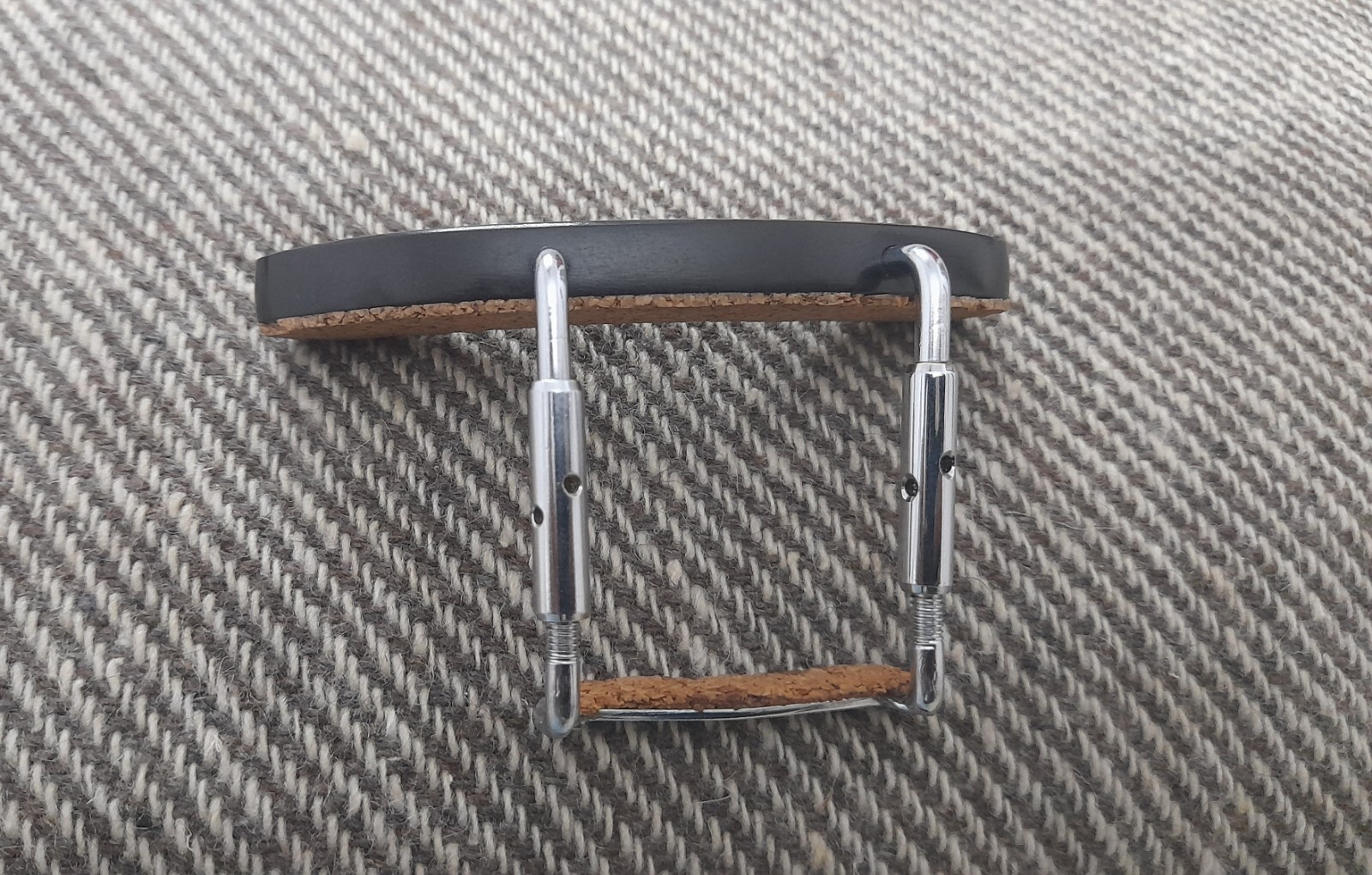 как выглядит Mandolin Armrest Love Design Inlay on Ebonywood Handrest - 1 pc фото