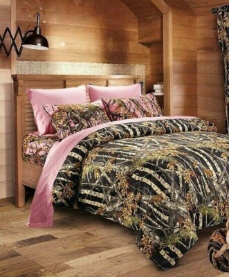 black sheets and pillowcases