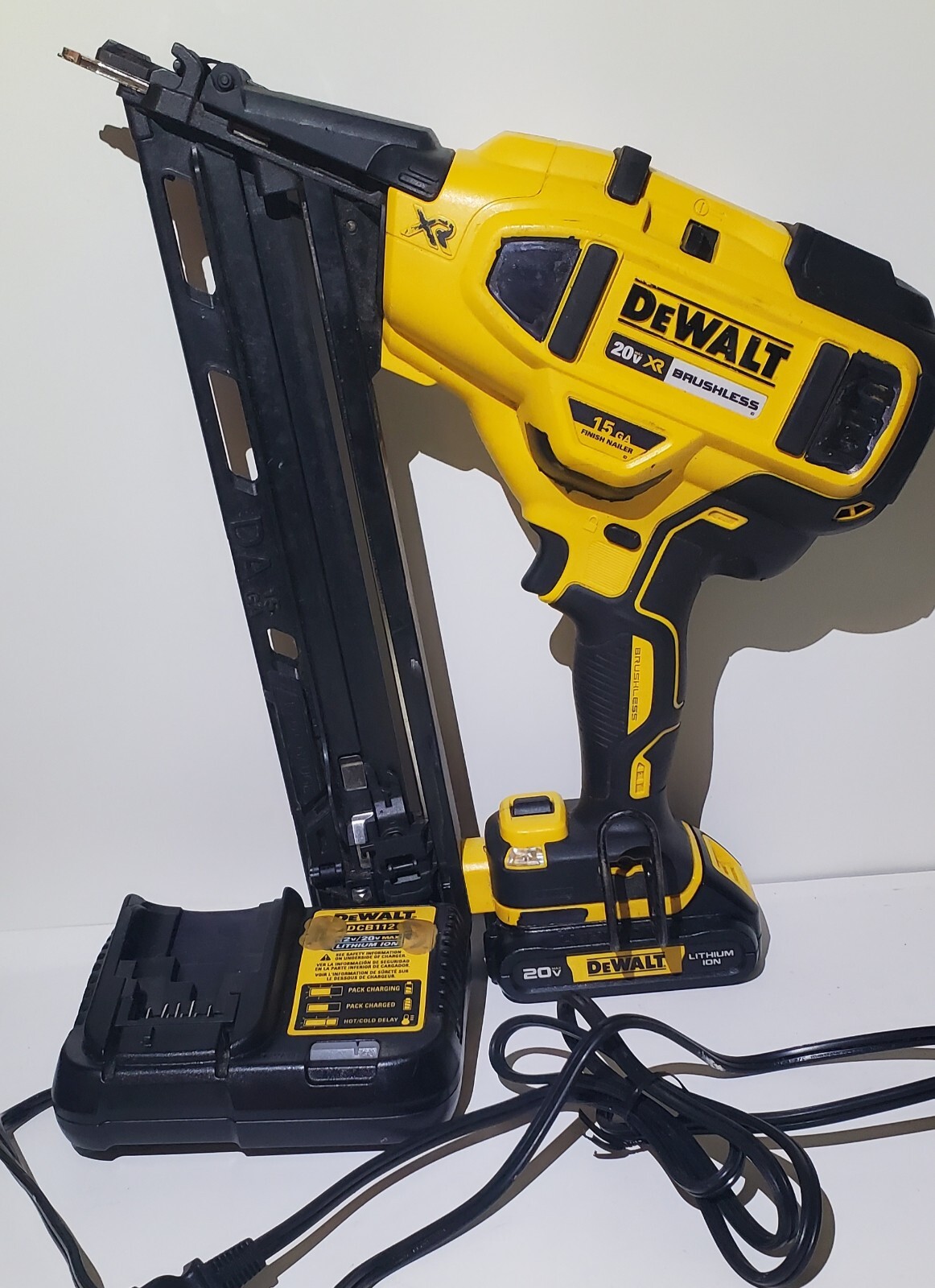 DEWALT DCN650D1 XR 20V Cordless 15 GA ANGLED FINISH NAILER KIT 2022