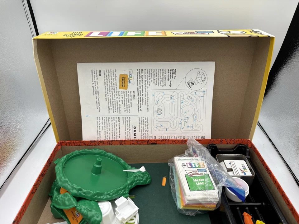 El Juego de la Vida Edición Los Simpson COMPLETO Milton Bradley 2004 apenas jugado Foto 3 de 4