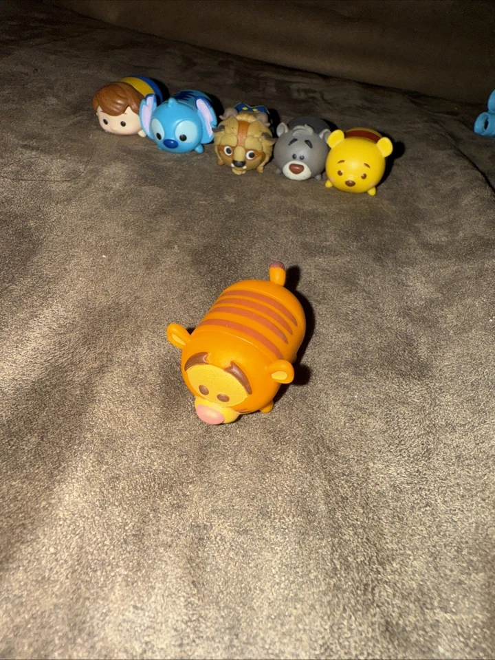 Lote de 6 vinilos Tsum Tsum Christopher Robbins, Pooh, Tigger, Beast, Stitch y Baloo Foto 2 de 4