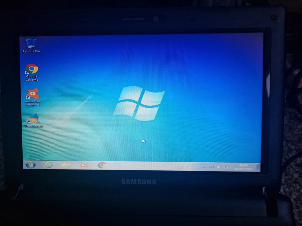 Samsung N-145 Plus Compact Laptop 10.1" Screen Windows 7 - Image 2 of 4
