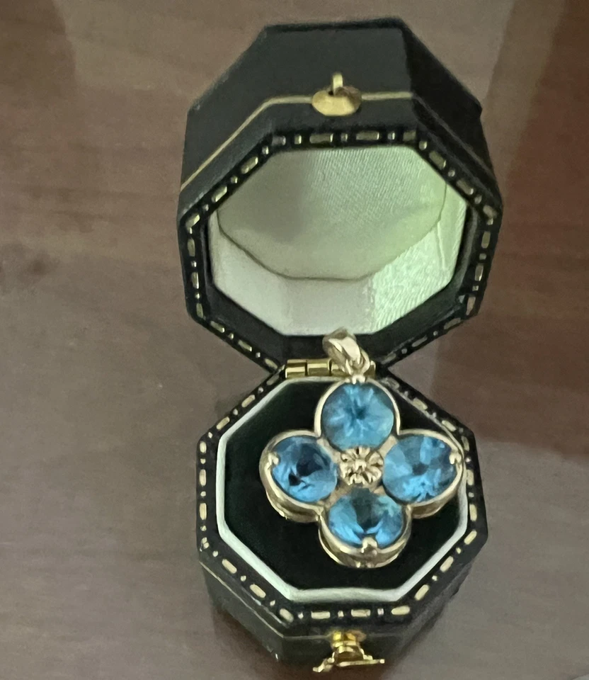 Colgante trébol topacio azul redondo oro amarillo 14k 6,80 quilates Foto 2 de 4