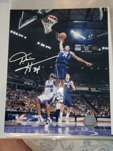 Devin Harris dallas mavericks signed in silver. Great shape looks very nice