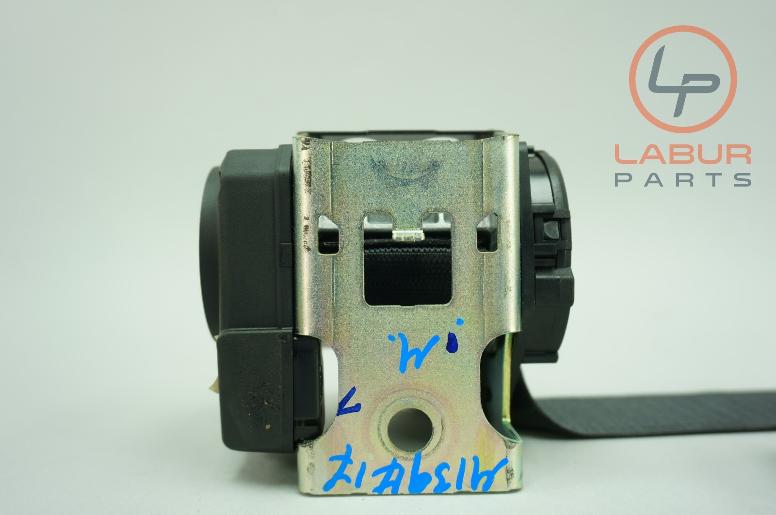 M139 09-13 Maserati Quattroporte Rear Middle Passenger Seat Belt Seatbelt A1039