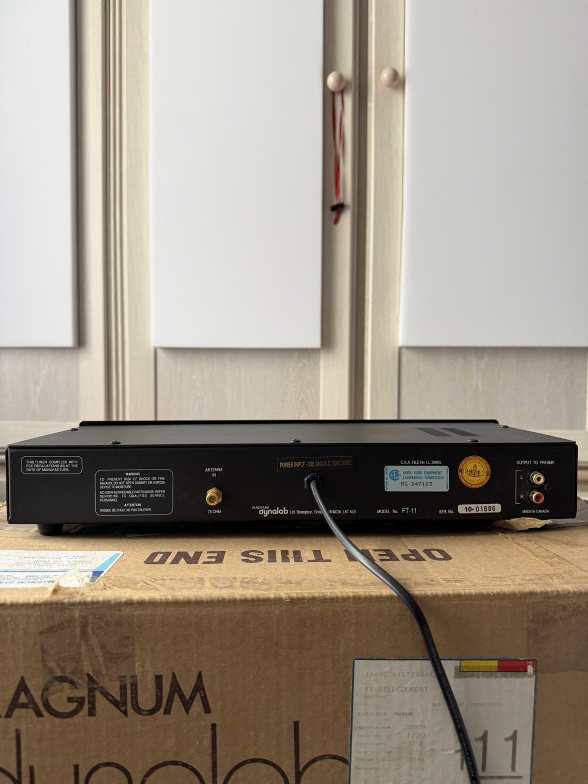 Magnum Dynalab FT-11 Tuner FM analogique noir, sorties stéréo RCA L/R 2