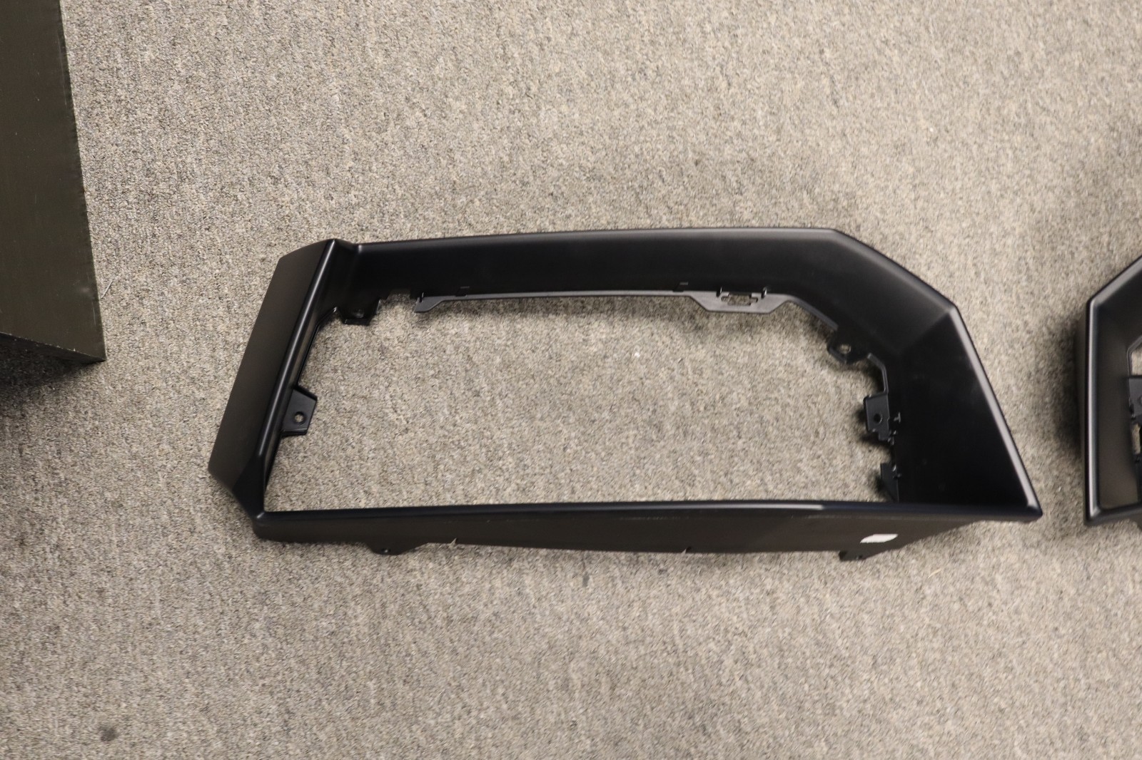 470807833 LAMBORGHINI AVENTADOR LP700-4 TRIM FOR BUMPER LEFT SIDE REAR