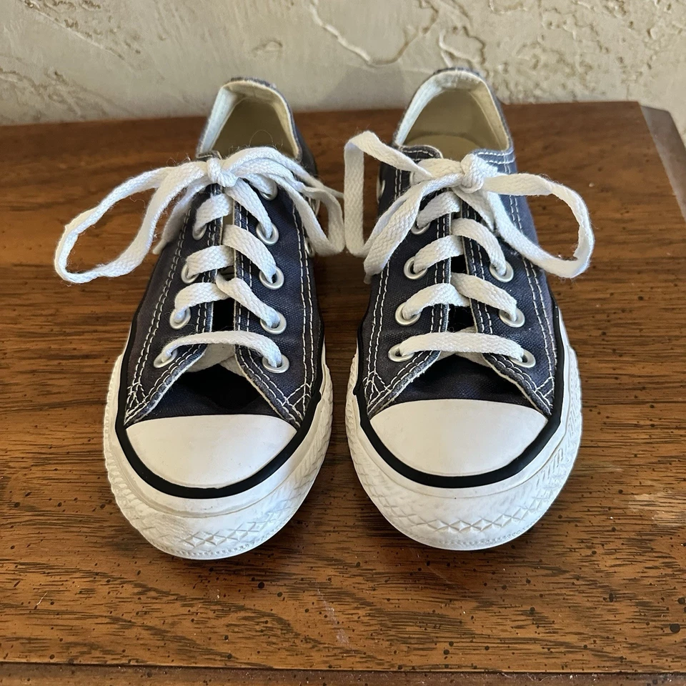 Zapatillas de lona Converse All Star Chuck Taylor para niños azul marino y blanco talla 11,5 Foto 2 de 4