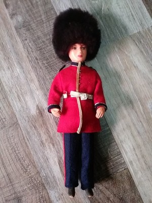 Vintage Collectors Costume Doll By Peggy Nisbet BR/317 Guardsman
