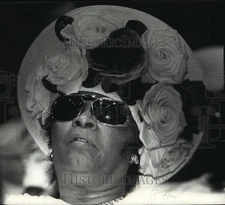 1992 Press Photo Bessi Lane of New York display stylish hat at the church