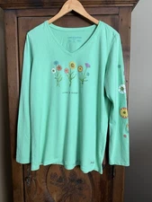 Life is Good Crusher Tee Women’s Size Large Light Green V-neck L/S Floral
