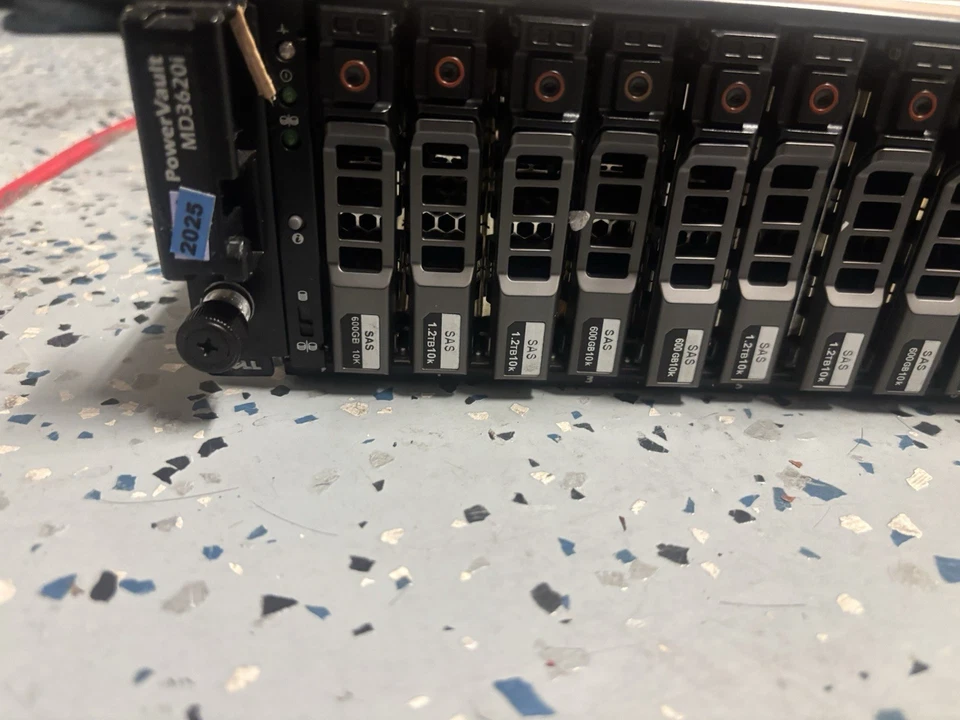 Dell PowerVault MD3620i iSCSI SAN 12Gb/s SAS Ent 2x10GbE M6WPW 2PS 2U - Image 2 of 4